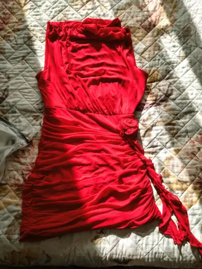 Vestido rojo de fiesta - miniatura 2