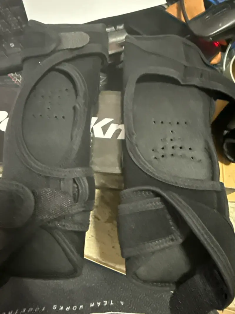 Rodilleras deportivas negras - 1