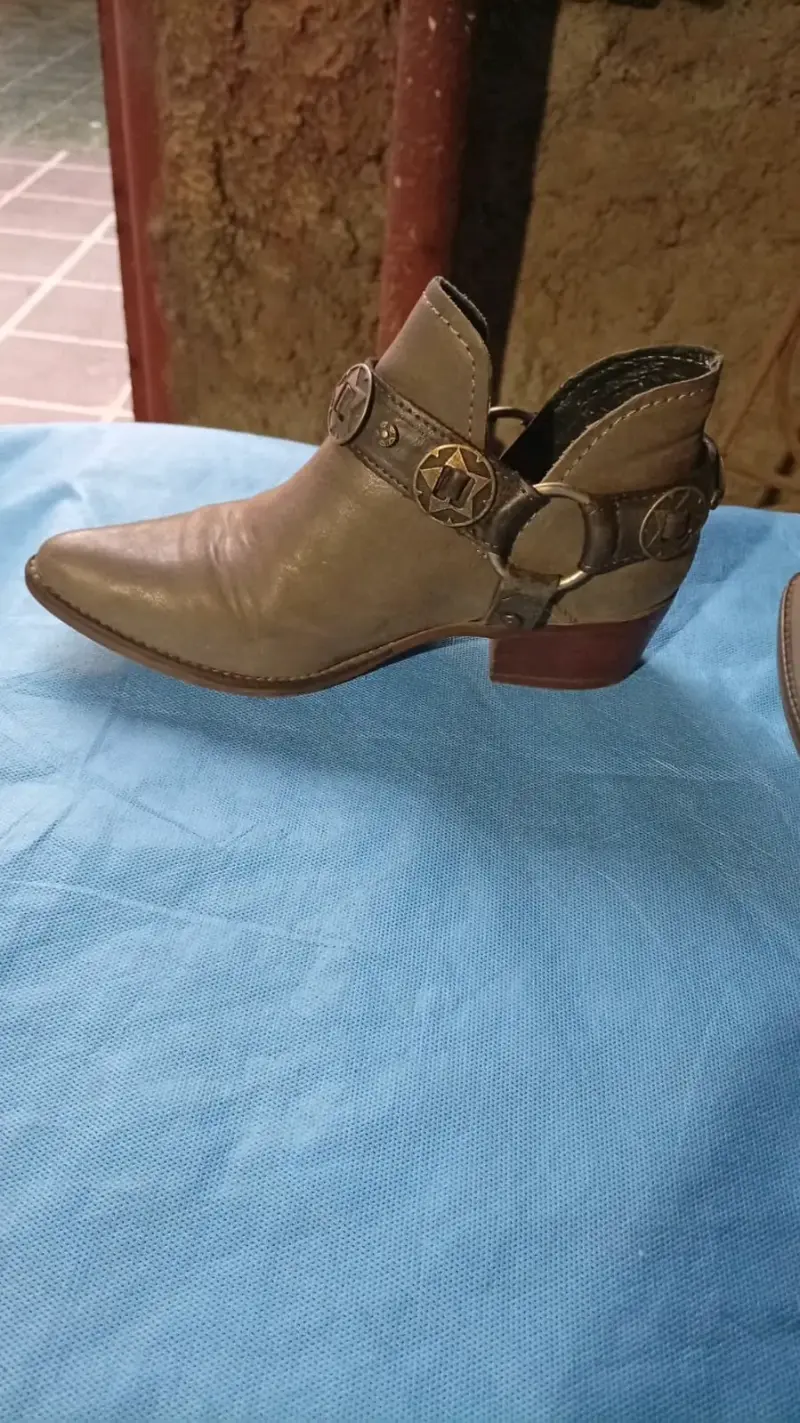 Botines cuero gris con hebillas - 2