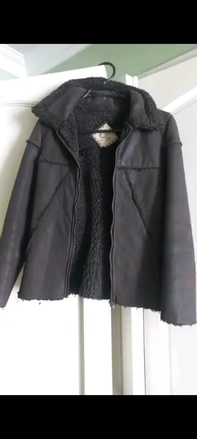 Chaqueta negra de cuero con forro - miniatura 1