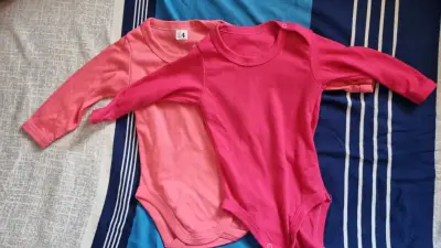 2x1 Conjunto de bodys rosados para bebé - miniatura 1