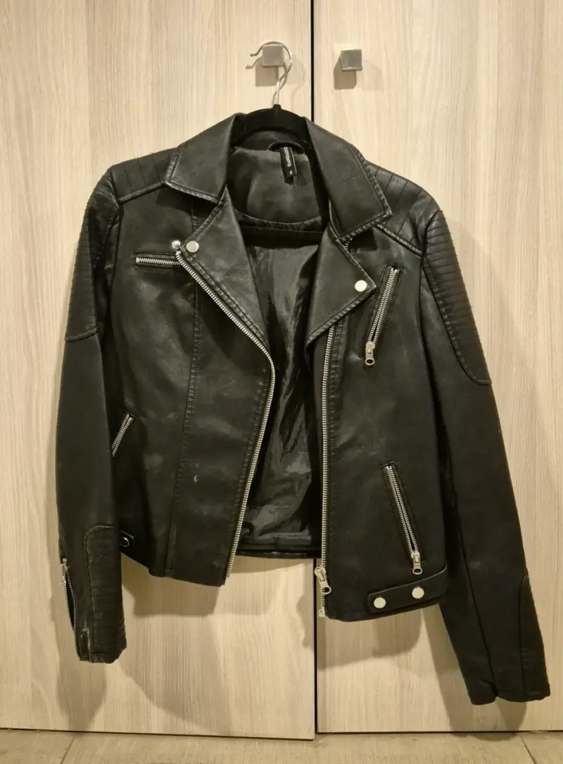 Chaqueta de cuero negra - 1