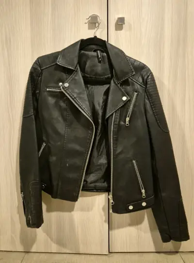 Chaqueta de cuero negra - miniatura 1