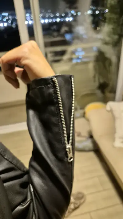 Chaqueta de cuero negra - miniatura 5