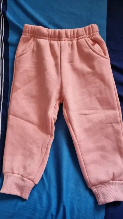 Pantalones rosados de bebé - miniatura 1