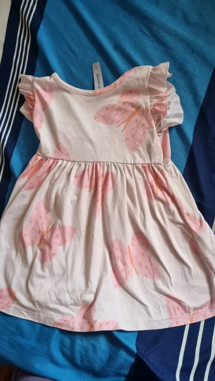 Vestido infantil con mariposas - 1