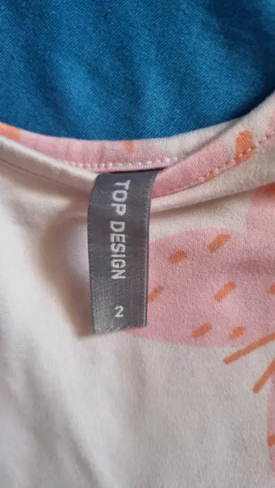 Vestido infantil con mariposas - miniatura 2