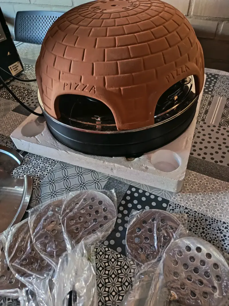 Horno de pizza estilo iglú
