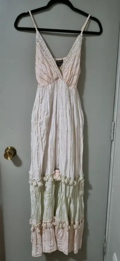 Vestido largo con lentejuelas - miniatura 1