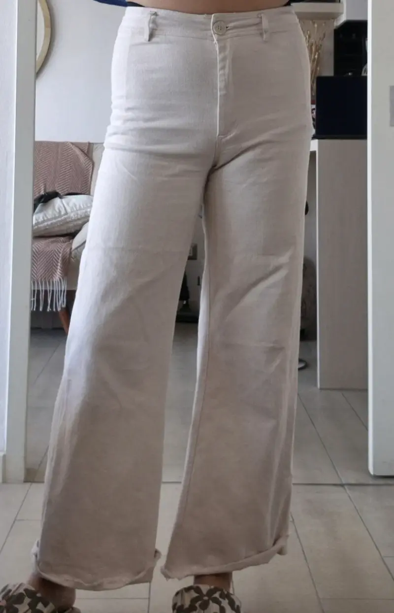 Pantalones beige acampanados - 1