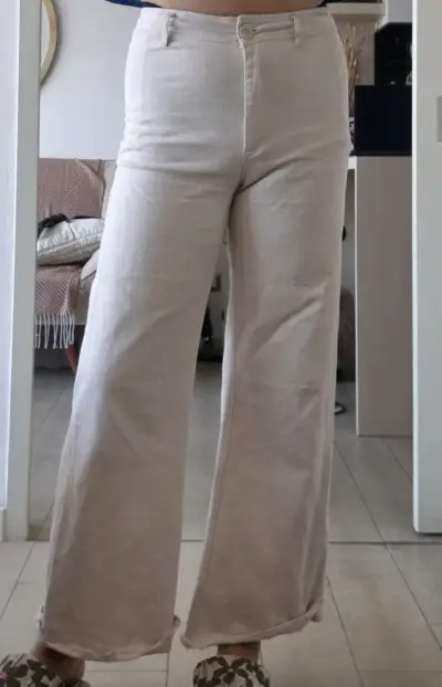 Pantalones beige acampanados - miniatura 1
