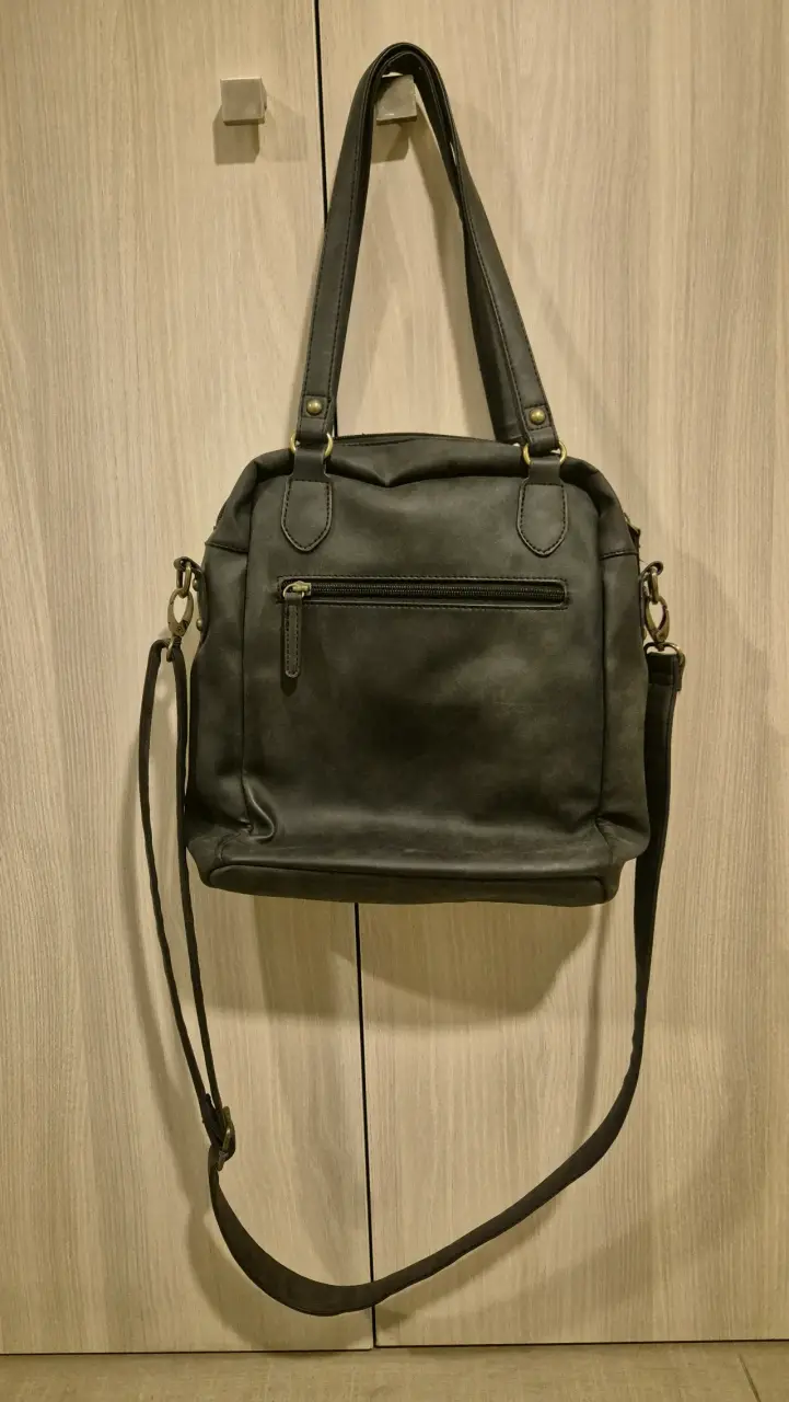 Bolso Umbrale con Correa Gris - 2