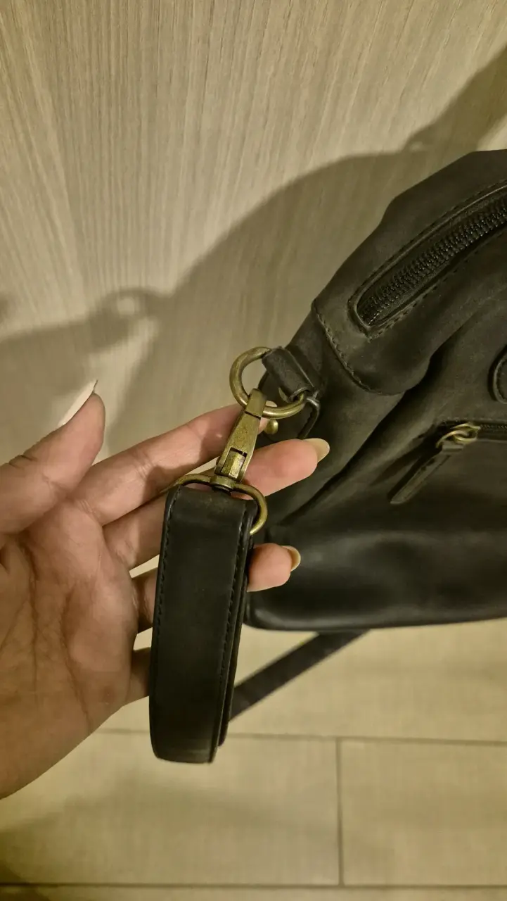 Bolso Umbrale con Correa Gris - 3