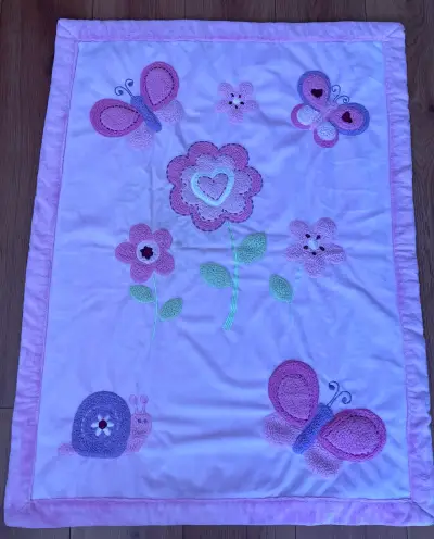 Manta de bebé rosada con flores - miniatura 2