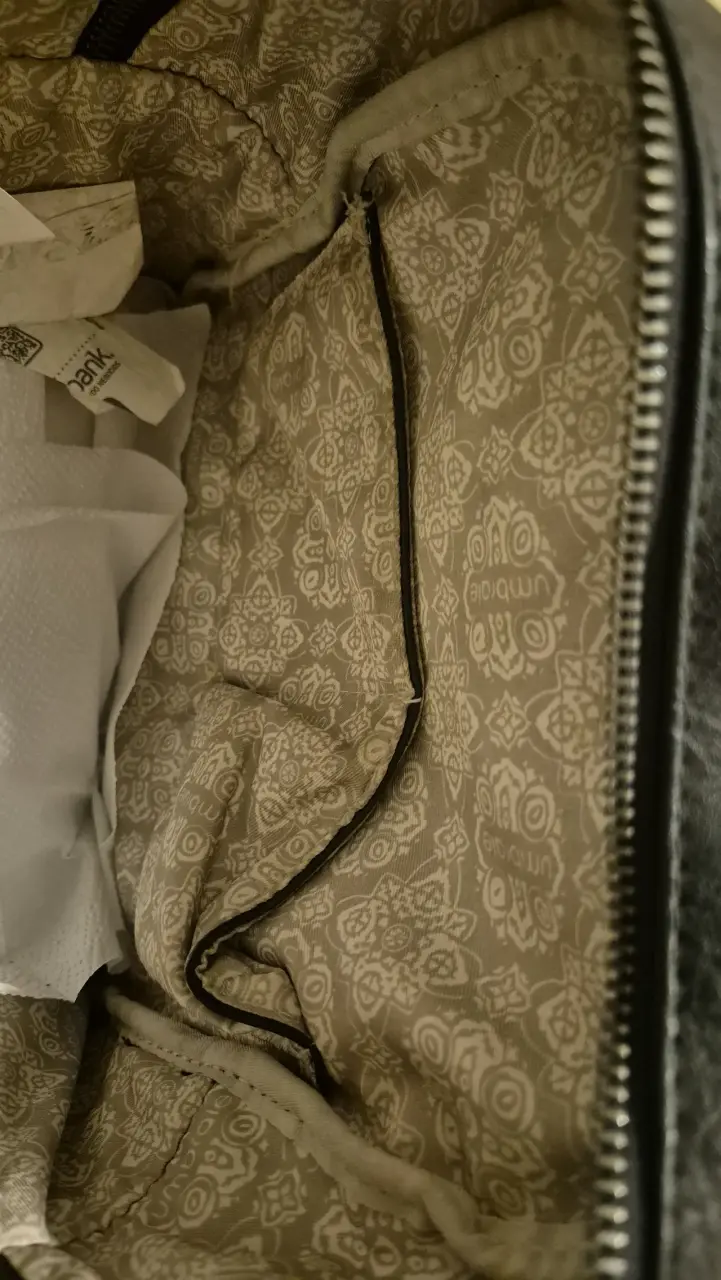 Mochila negra con tachas - 5