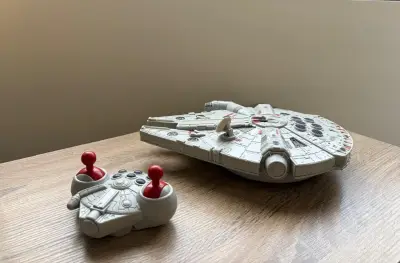 Nave juguete con control remoto - miniatura 2