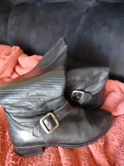 Botas de cuero negra 16horas - miniatura 2