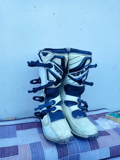 Botas motocross blancas y negras marca fly - miniatura 1