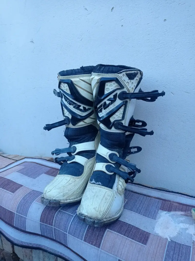 Botas motocross blancas y negras marca fly - 2