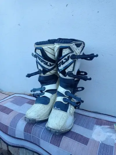 Botas motocross blancas y negras marca fly - miniatura 2