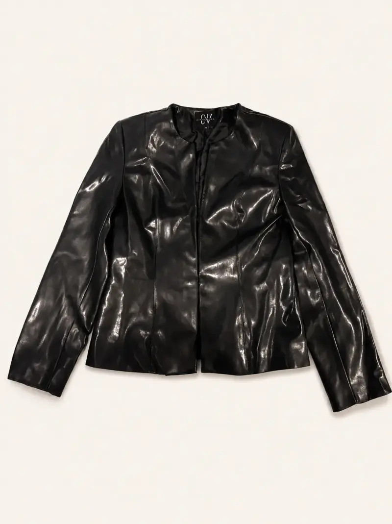 Chaqueta negra de cuero sintético