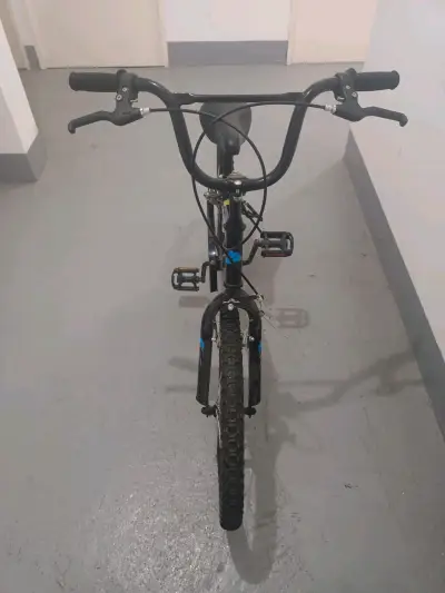 Bicicleta montaña juvenil negra - miniatura 2