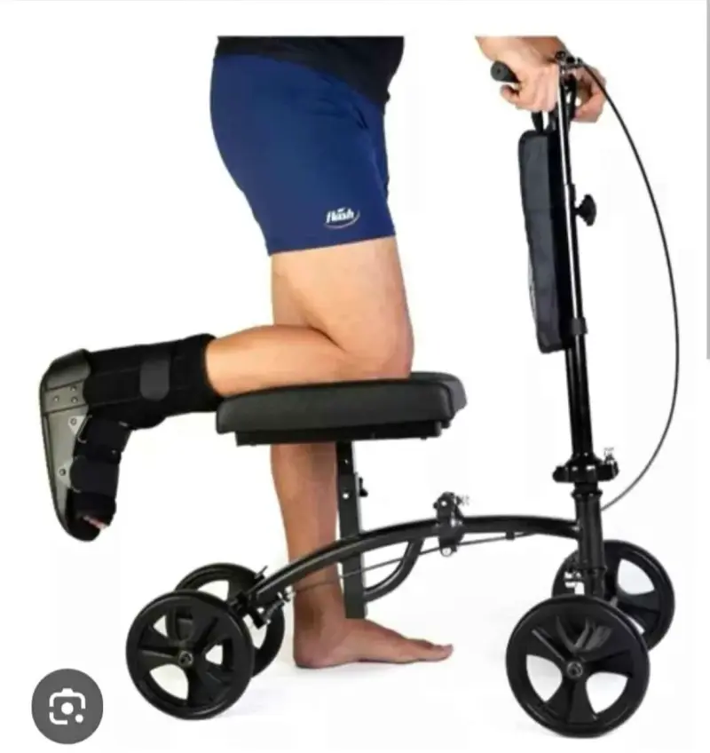 SCOOTER MÉDICO CON APOYO DE RODILLA