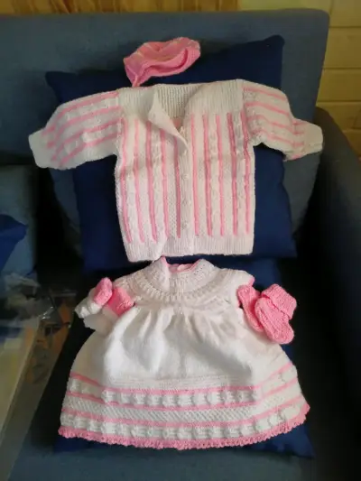 Conjunto tejido para bebé - miniatura 1