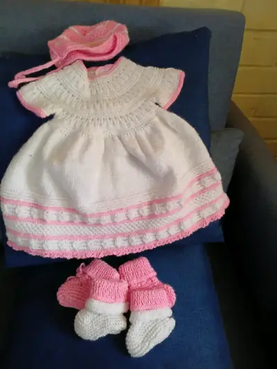 Conjunto tejido para bebé - miniatura 2