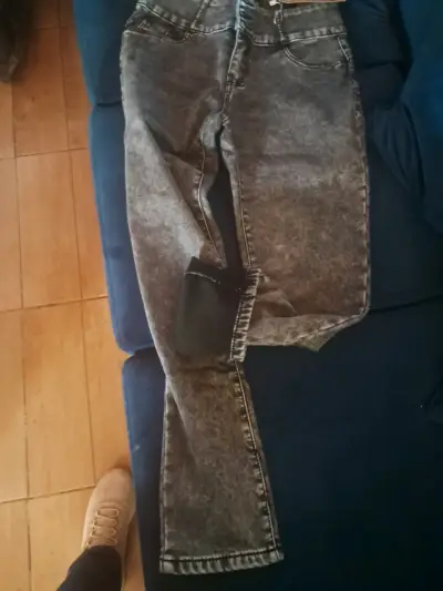 Jeans negros con etiqueta - miniatura 2