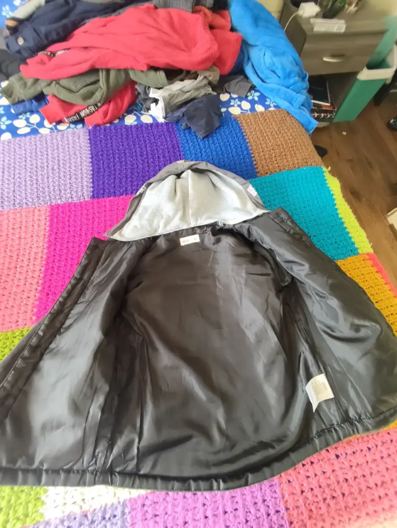 Chaqueta gris con capucha infantil - 4