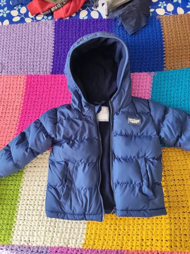 Chaqueta polar gris con capucha - 4