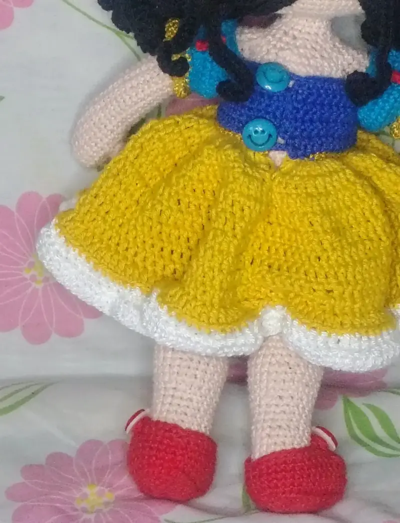 Muñeca de crochet Blancanieves amigurumi - 3