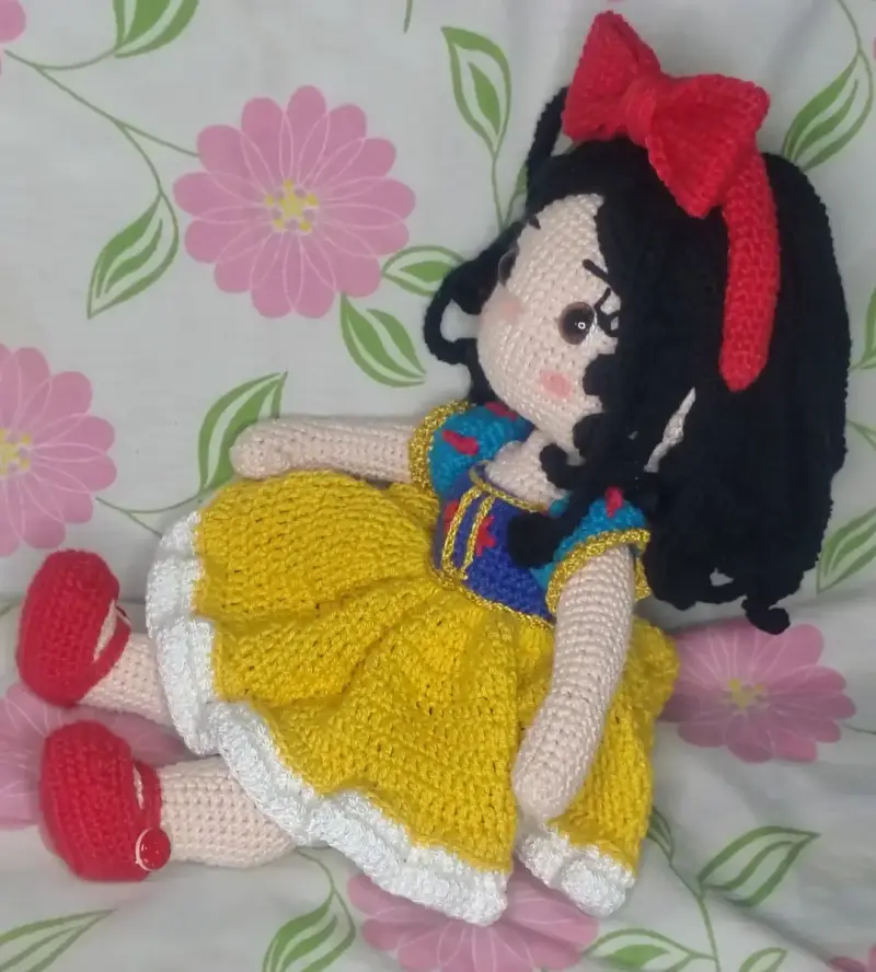 Muñeca de crochet Blancanieves amigurumi - 4