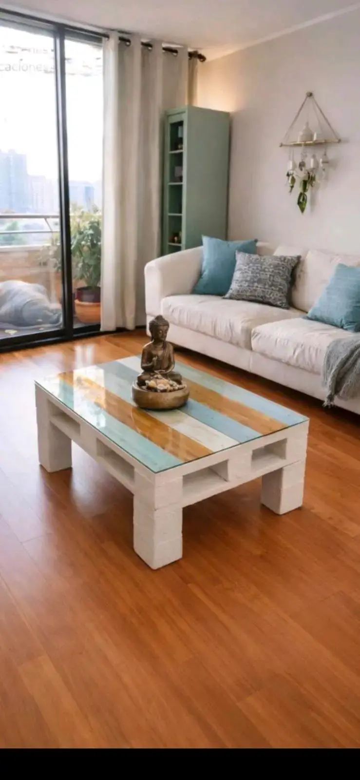 Mesa de centro rústica con vidrio