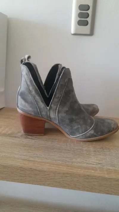 Botines grises de cuero - miniatura 1