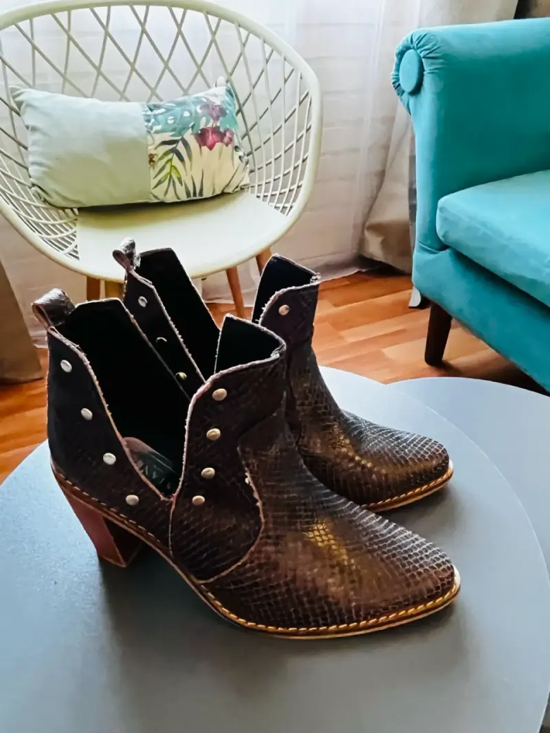 Botines de cuero con textura - 2