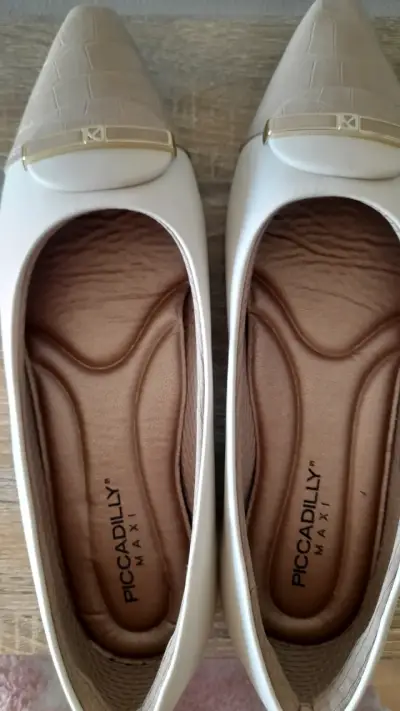 Zapatos beige con apliques dorados - miniatura 5