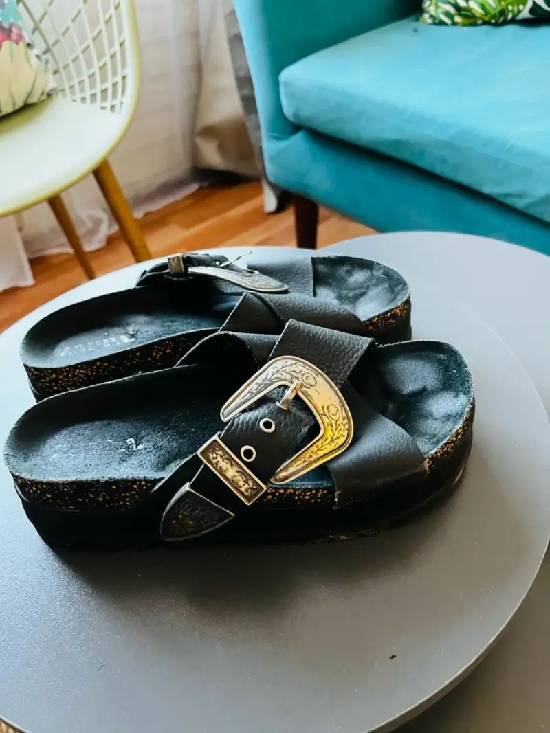 Sandalias negras con hebilla - 2