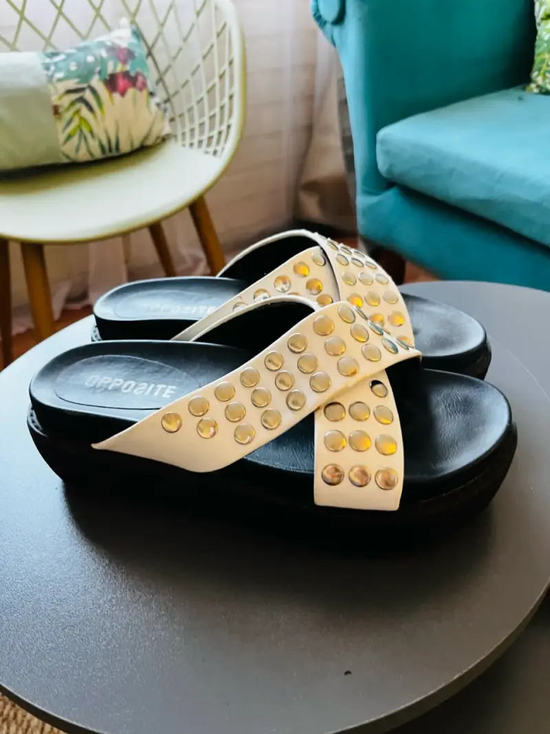 Sandalias blancas con tachas - 2