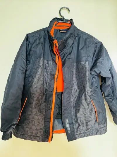 Chaqueta deportiva negra y naranja - miniatura 1