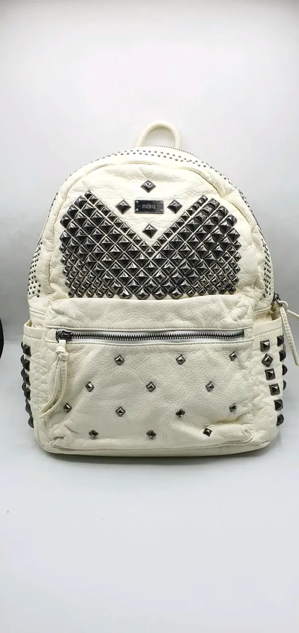 Mochila Prüne blanca con tachas metálicas - 1