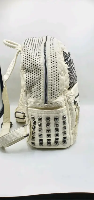 Mochila Prüne blanca con tachas metálicas - miniatura 2