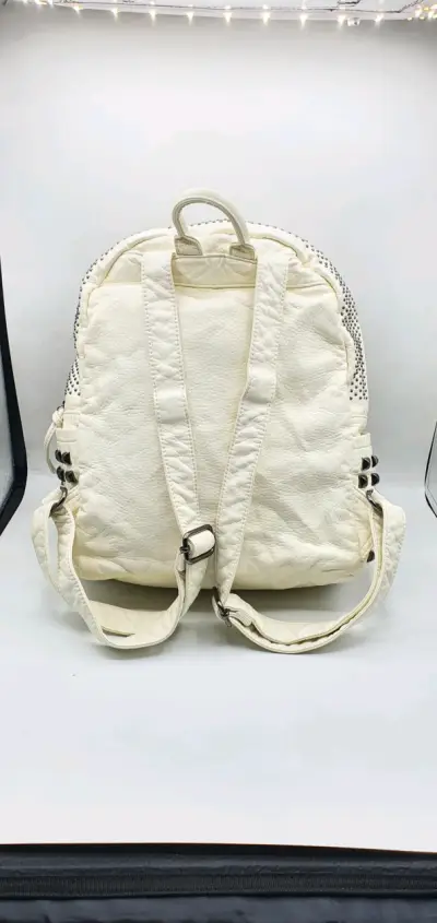 Mochila Prüne blanca con tachas metálicas - miniatura 3