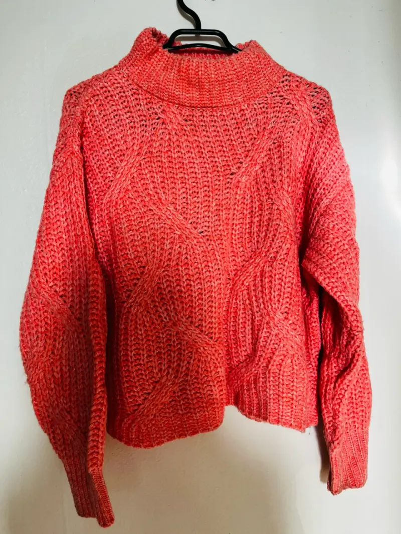 Suéter tejido color coral - 1