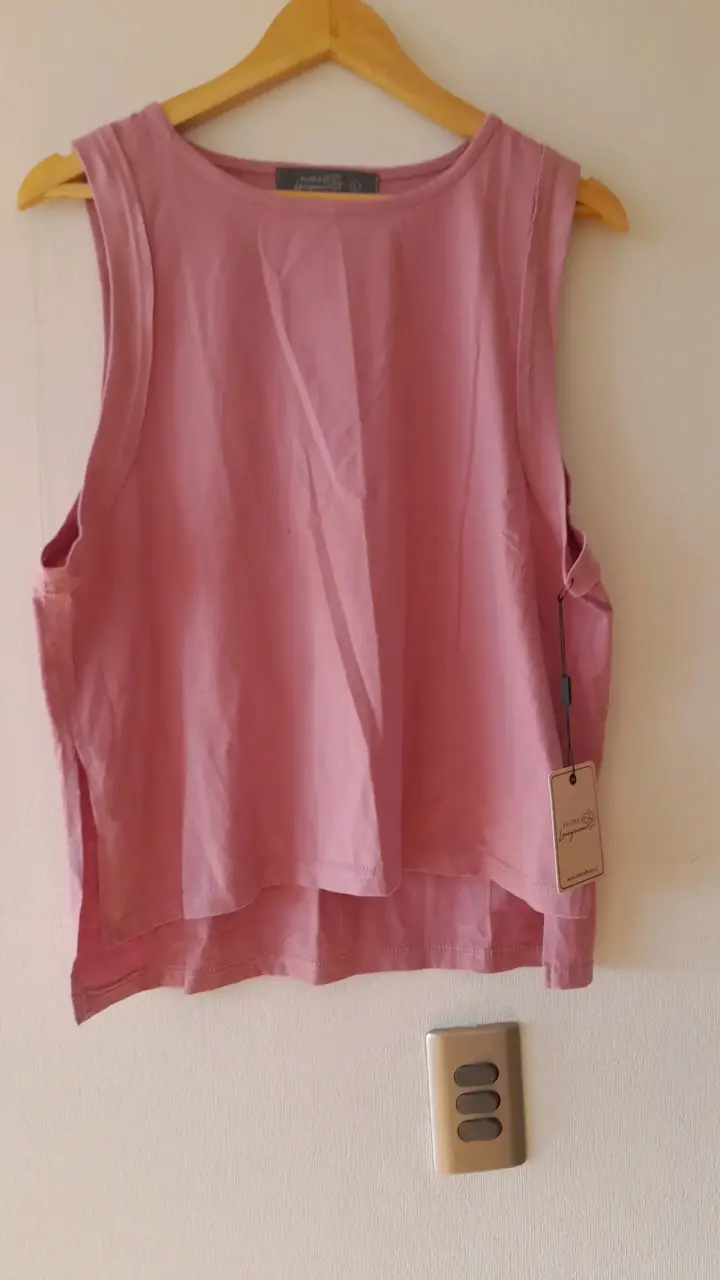 Polera sin mangas rosada nueva - 2