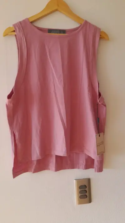Polera sin mangas rosada nueva - miniatura 2