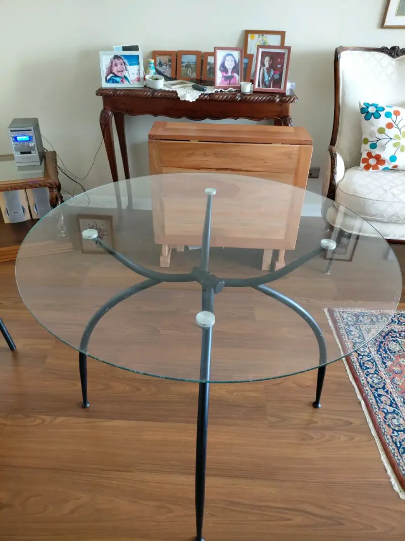 Mesa de centro con vidrio - 2