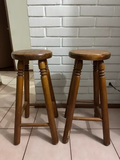 Pareja de taburetes de madera - miniatura 2
