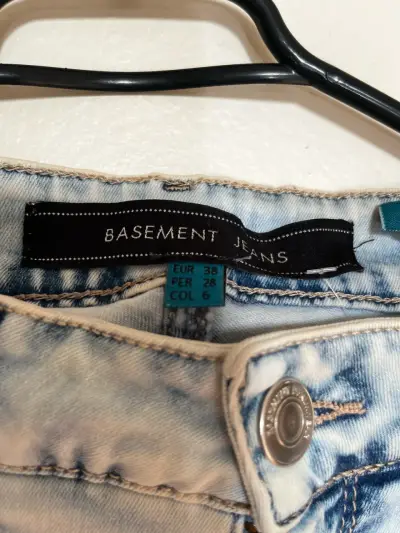 Jeans celestes desgastados - miniatura 2